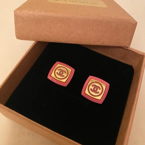 unique, vintage, up-cycled, chic apparel buttons stud earrings - Picture 2 of 6